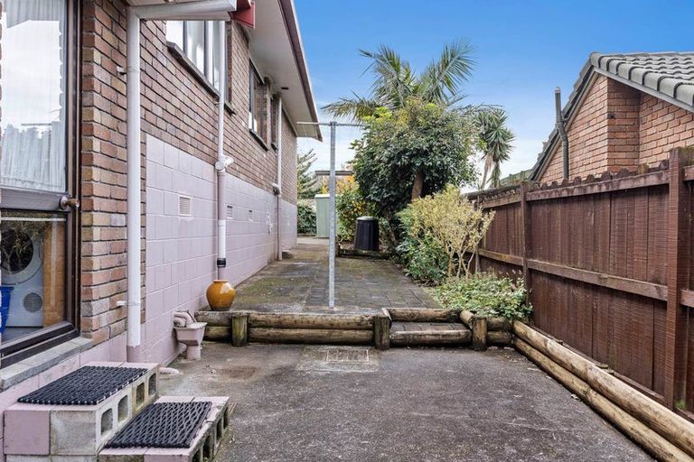 Photo of property in 21 Loloma Drive, Half Moon Bay, Auckland, 2012