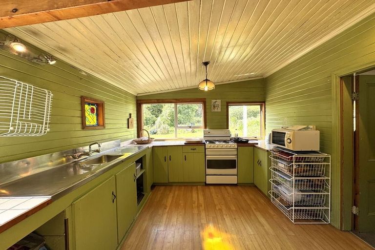 Photo of property in 10 Hinahina Road, Owaka, 9586