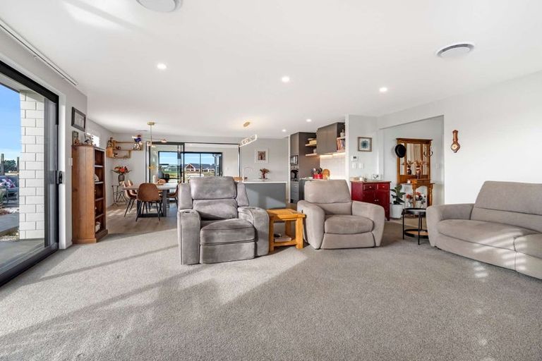 Photo of property in 12 Meadowlands Green, Allenton, Ashburton, 7700