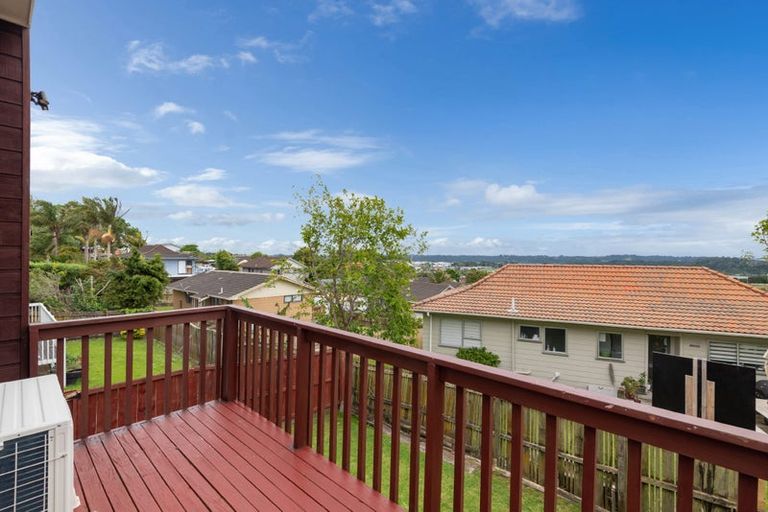 Photo of property in 2/148 Sunset Road, Unsworth Heights, Auckland, 0632