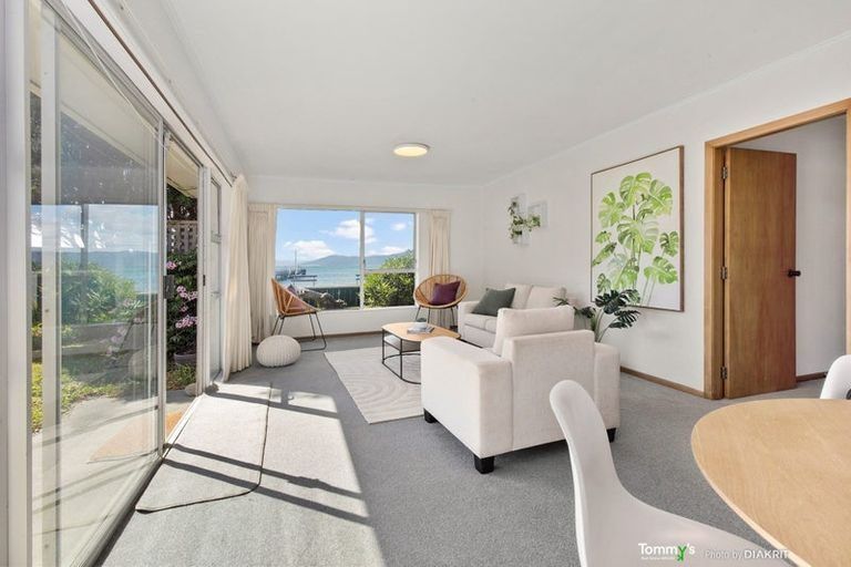 Photo of property in 73 Marine Parade, Seatoun, Wellington, 6022