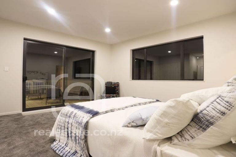 Photo of property in 6 Celestial Crescent, Orewa, 0931