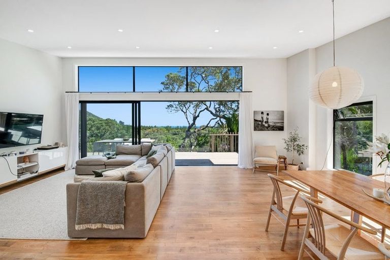 Photo of property in 167 Motutara Road, Muriwai, Waimauku, 0881