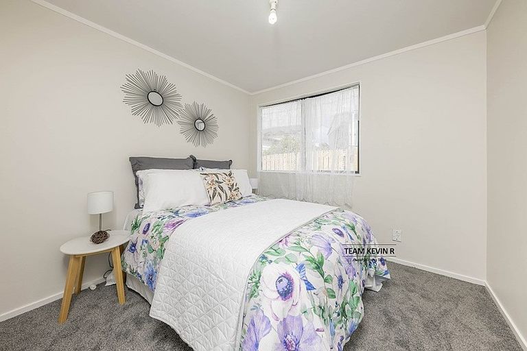 Photo of property in 2/9 Janese Place, Weymouth, Auckland, 2103