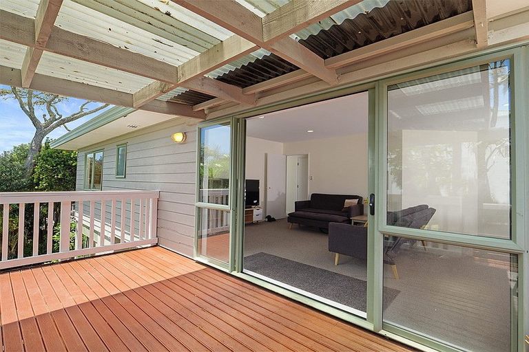 Photo of property in 2/23 Ludlow Terrace, Totara Vale, Auckland, 0627