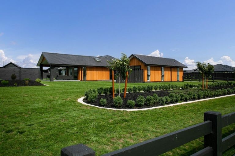 Photo of property in 83 Sunline Drive, Leamington, Cambridge, 3432