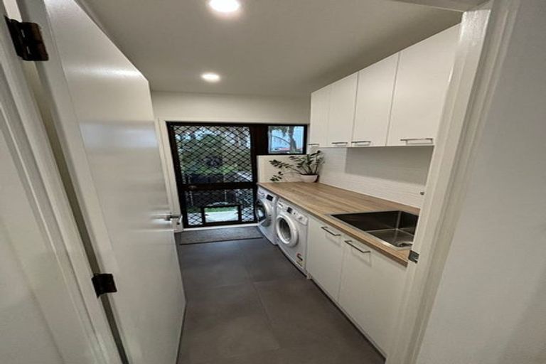 Photo of property in 1/5 Strid Road, Te Atatu South, Auckland, 0610