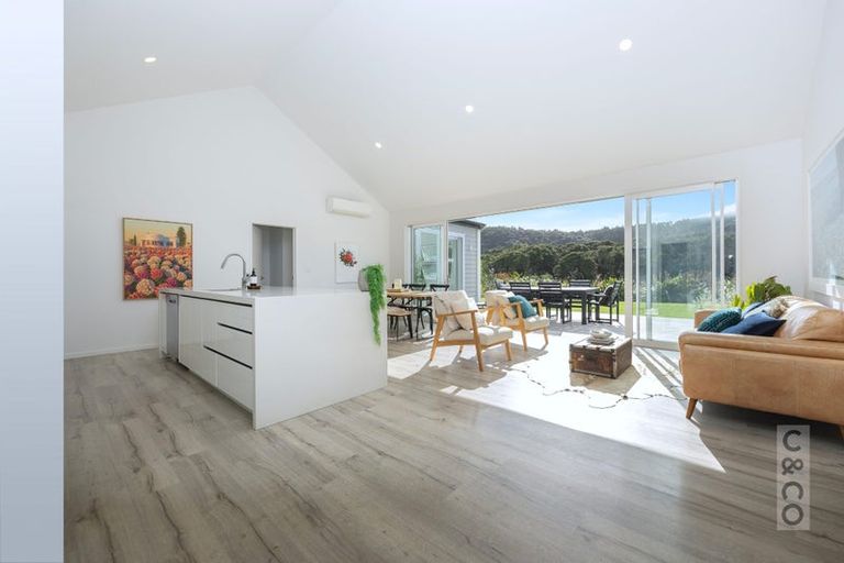 Photo of property in 44 Fruitlands Road, Kumeu, 0810