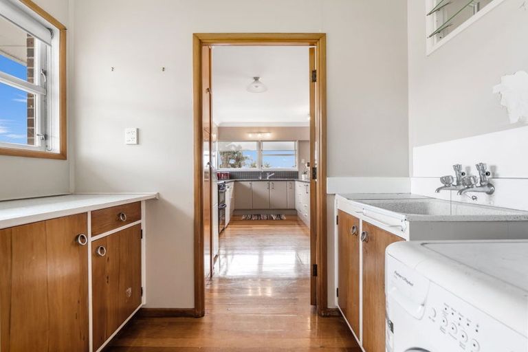 Photo of property in 12 Racecourse Road, Waiuku, 2123