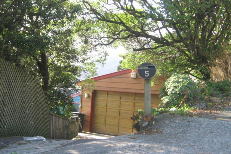 Photo of property in 5 Nikau Road, Point Howard, Lower Hutt, 5013