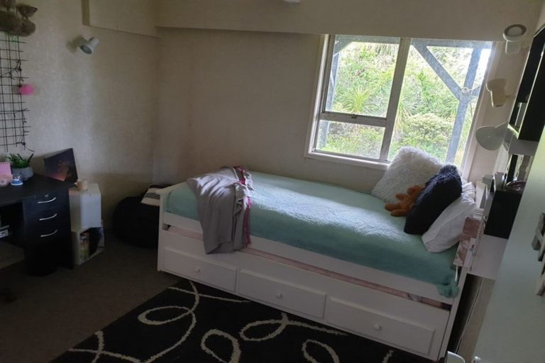 Photo of property in 15 Eyre Street, Henderson, Auckland, 0612