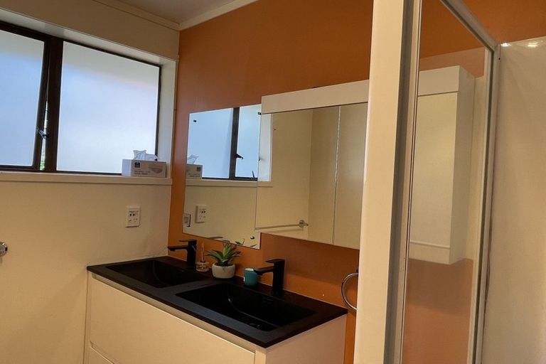 Photo of property in 1/16a Camrose Place, Glenfield, Auckland, 0629