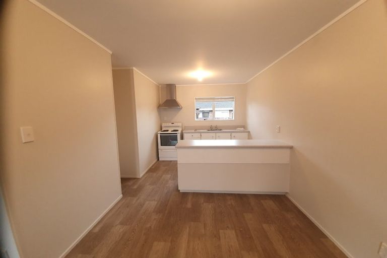 Photo of property in 2/11 Challen Close, Conifer Grove, Takanini, 2112