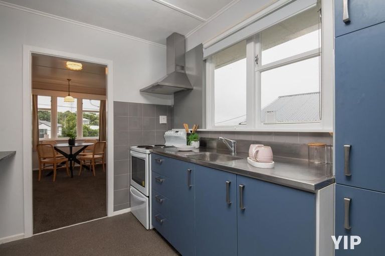 Photo of property in 48 Kenmore Street, Newlands, Wellington, 6037