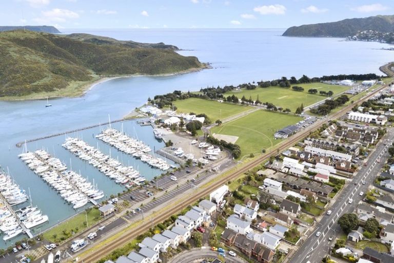 Photo of property in 8 Marina View, Paremata, Porirua, 5026
