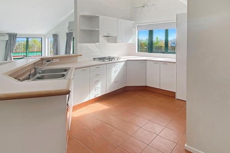 Photo of property in 24 Taroka Close, Pinehill, Auckland, 0632