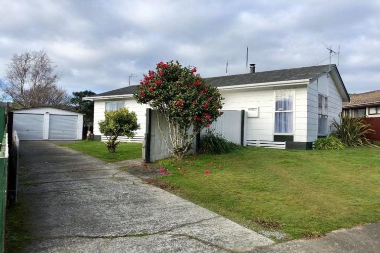 Photo of property in 44 Larchmont Grove, Totara Park, Upper Hutt, 5018