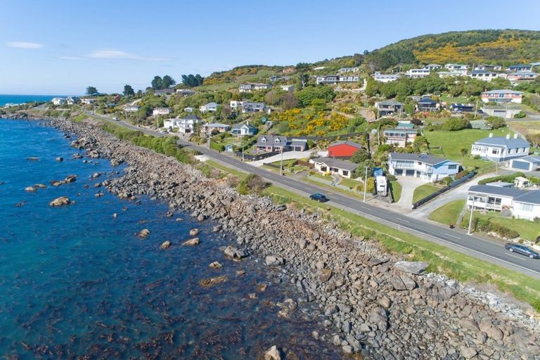 Photo of property in 104 Marine Parade, Bluff, 9814