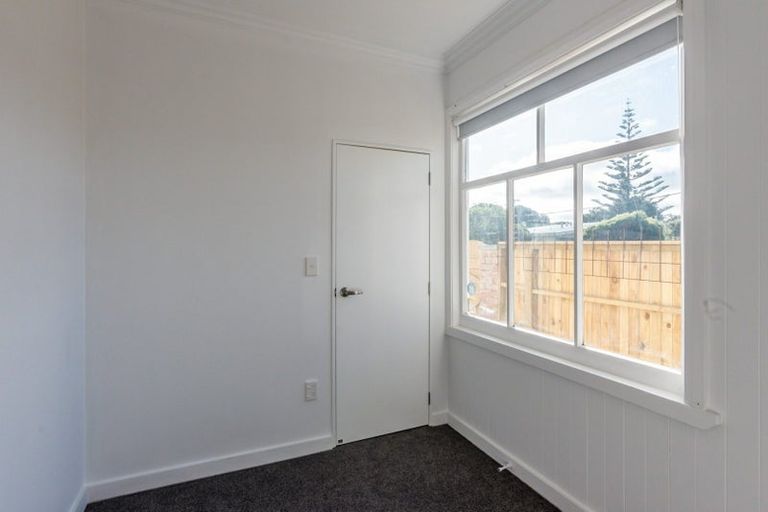 Photo of property in 10-10a Waimea Road, Waikanae Beach, Waikanae, 5036