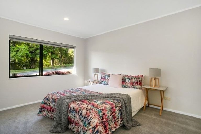 Photo of property in 1/4 De Havilland Drive, Goodwood Heights, Auckland, 2105