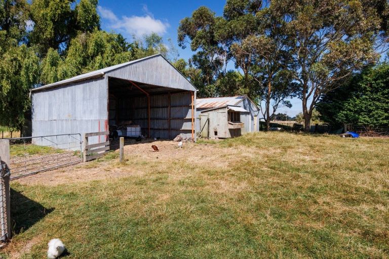 Photo of property in 807 Kaimatarau Road, Rongotea, Palmerston North, 4473