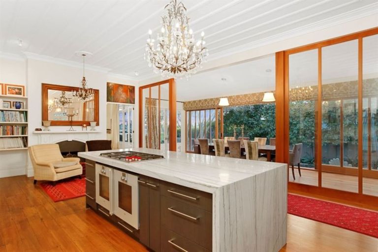 Photo of property in 12 Jubilee Avenue, Devonport, Auckland, 0624