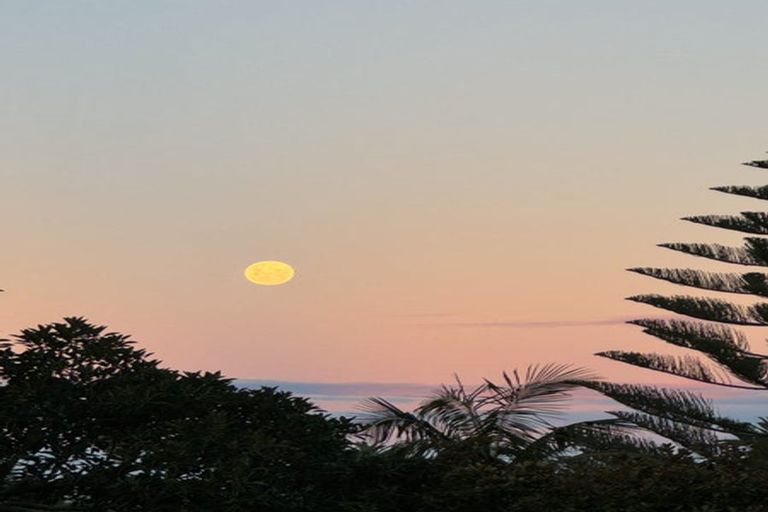 Photo of property in 15 Waiwera Road, Waiwera, Orewa, 0994