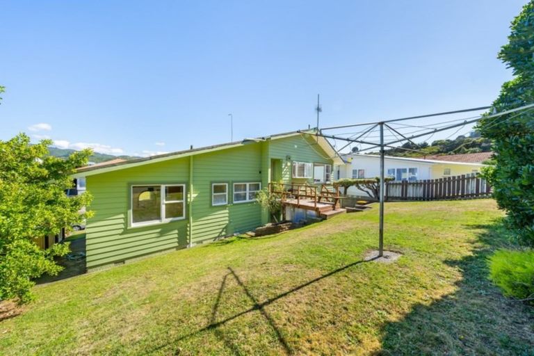 Photo of property in 7 Witham Street, Island Bay, Wellington, 6023