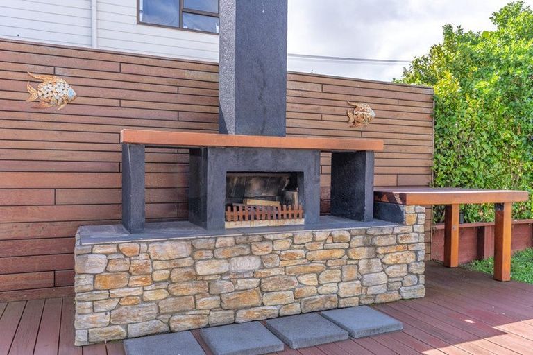 Photo of property in 116 Seaview Road, Paraparaumu Beach, Paraparaumu, 5032