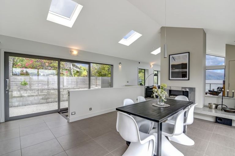 Photo of property in 62 Cedar Drive, Kelvin Heights, Queenstown, 9300