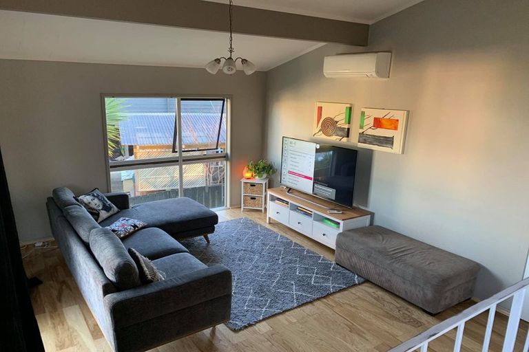 Photo of property in 47 John Dee Crescent, Red Beach, 0932