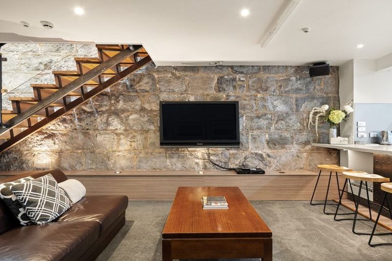 Photo of property in 2/81 Moray Place, Dunedin Central, Dunedin, 9016