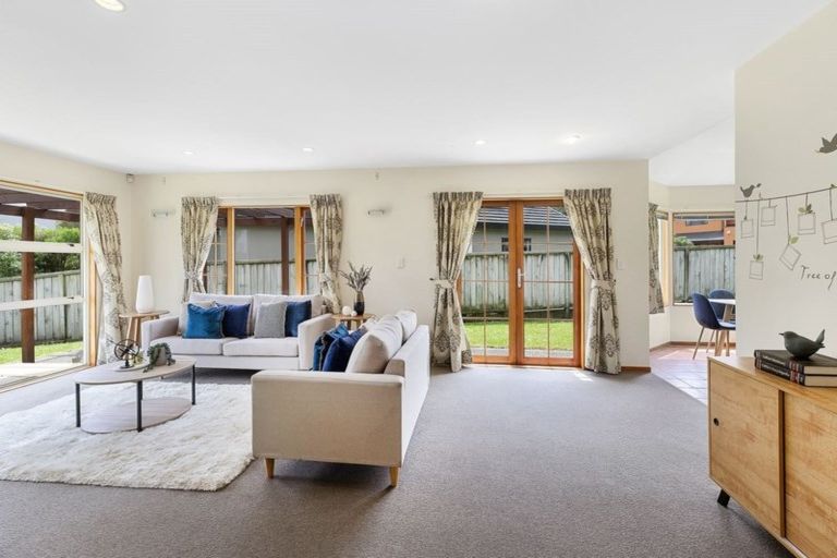 Photo of property in 16 Kilkelly Close, Tawa, Wellington, 5028