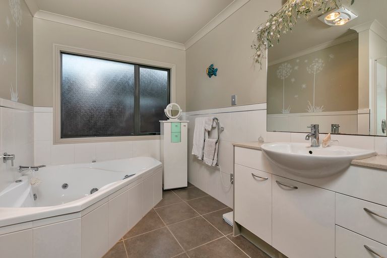 Photo of property in 8 Archer Rayner Place, Greenhithe, Auckland, 0632