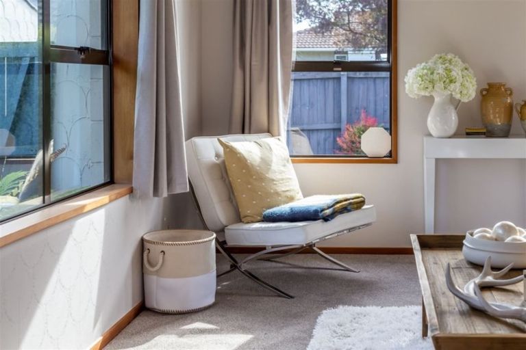 Photo of property in 2/78 Solomon Avenue, Redwood, Christchurch, 8051