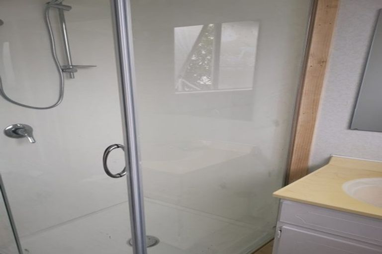 Photo of property in 1/11 Park Avenue, Northcote, Auckland, 0626