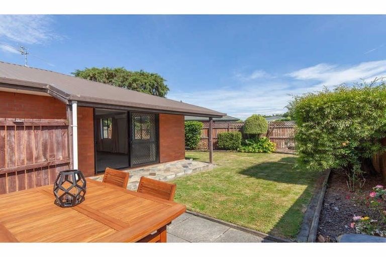 Photo of property in 2/25 Wainoni Road, Wainoni, Christchurch, 8061