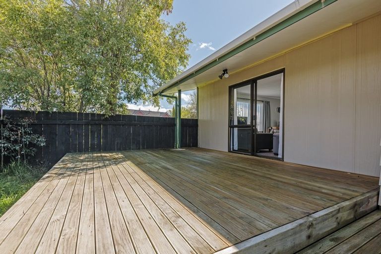 Photo of property in 37 Suzanne Grove, Kelvin Grove, Palmerston North, 4414