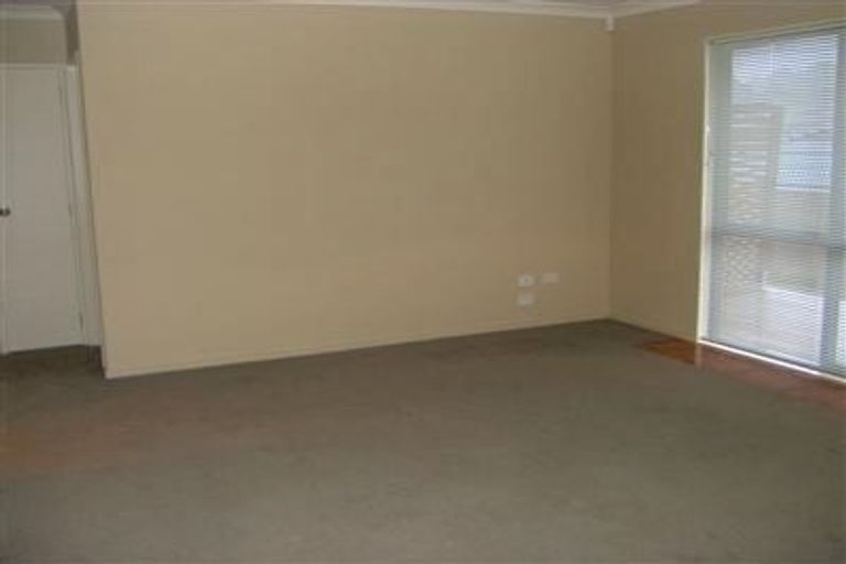 Photo of property in 24 Toledo Avenue, Henderson, Auckland, 0612
