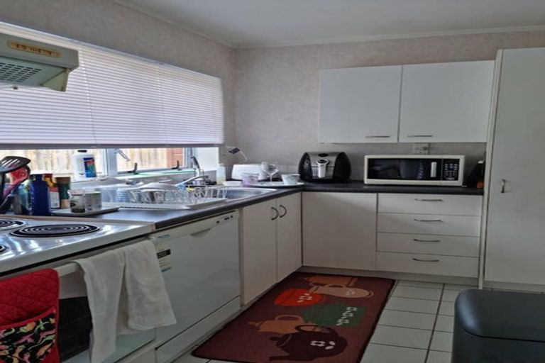 Photo of property in 14 Lanier Place, Glendene, Auckland, 0602