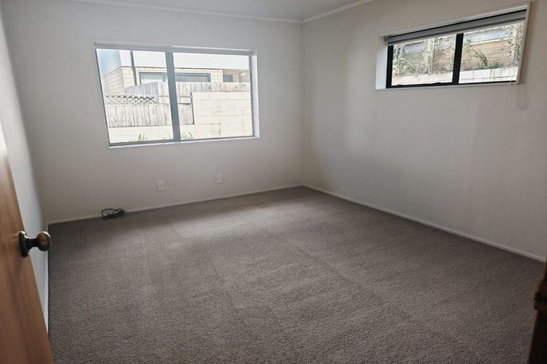 Photo of property in 43 Greenvalley Rise, Glenfield, Auckland, 0629