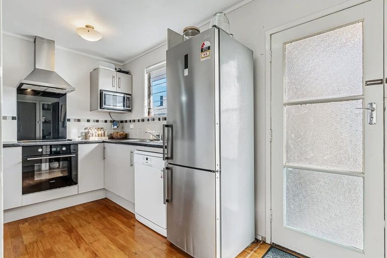 Photo of property in 24 Eddowes Street, Manurewa, Auckland, 2102