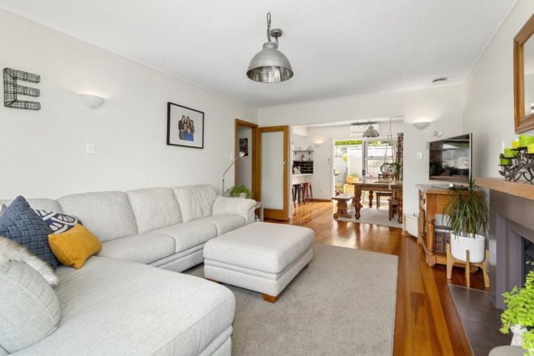 Photo of property in 76 Redwood Avenue, Tawa, Wellington, 5028