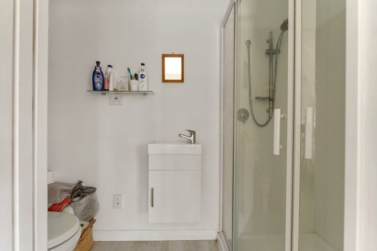 Photo of property in 14 Broadway, Picton, 7220