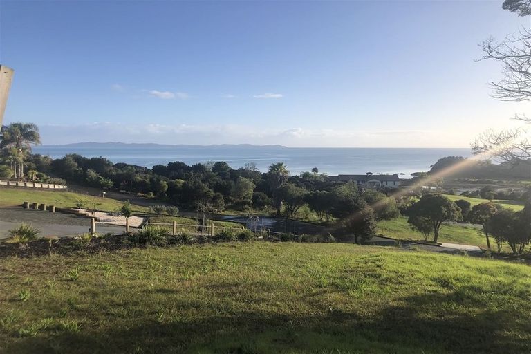 Photo of property in 16 Coachmans Way, Cable Bay, 0420