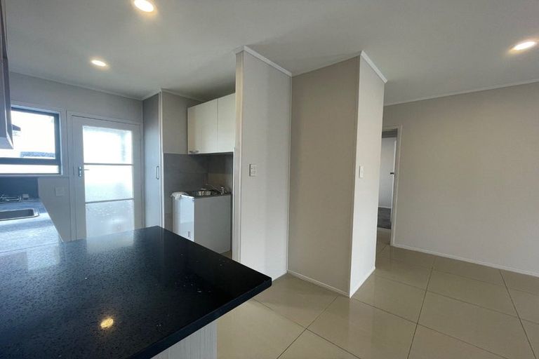 Photo of property in 2/9 Norman Spencer Drive, Papatoetoe, Auckland, 2104
