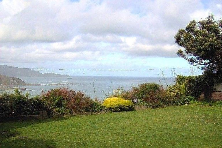 Photo of property in 15 Sutherland Crescent, Melrose, Wellington, 6023