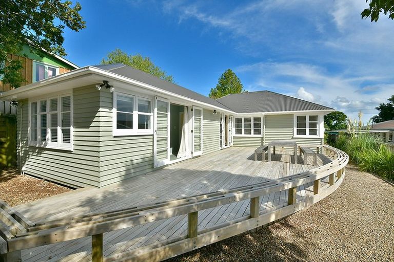 Photo of property in 25 Downer Street, Helensville, 0800