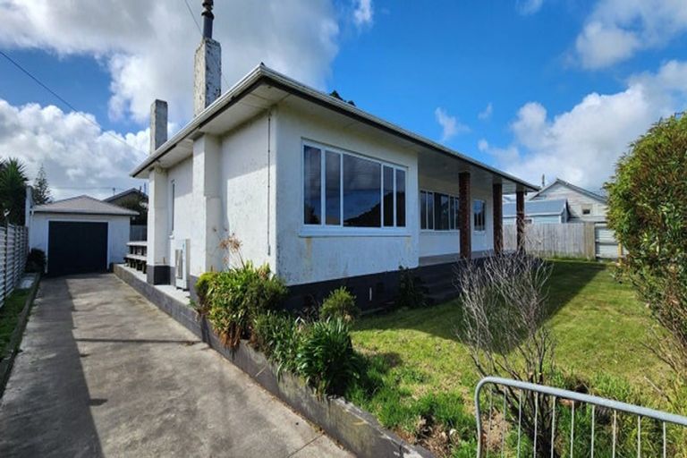 Photo of property in 43 Fox Street, Opunake, 4616