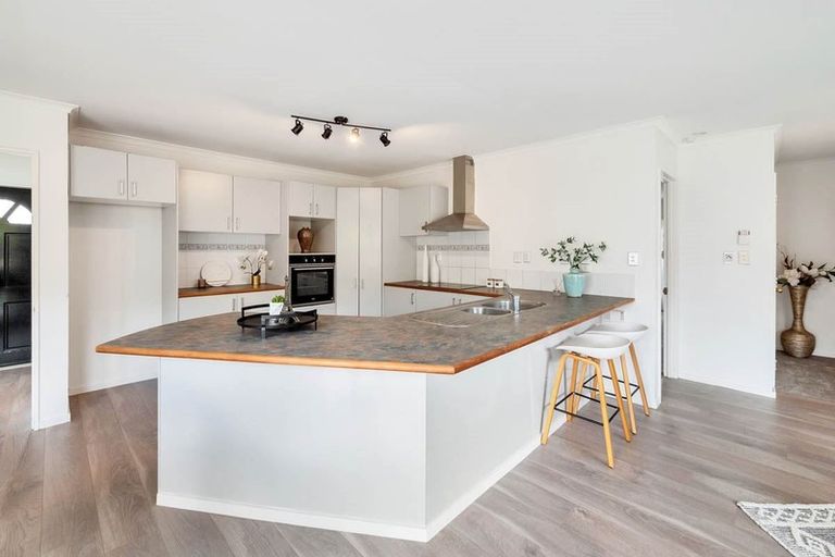 Photo of property in 47 Fleetwood Drive, Henderson, Auckland, 0612